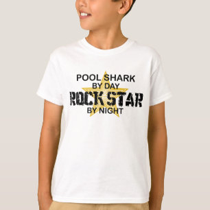 T-shirt Vedette du rock de requin de piscine par nuit