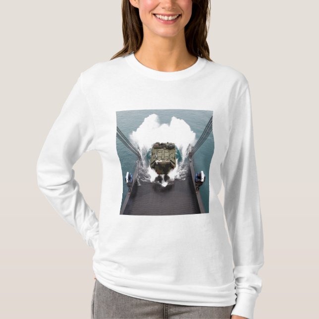 T-shirt Véhicules d'assaut amphibies débarquent de USNS (Devant)