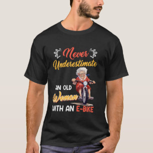 T-shirt Vélo électrique N'UNTERESTIME JAMAIS UNE FEMME ÂGÉ