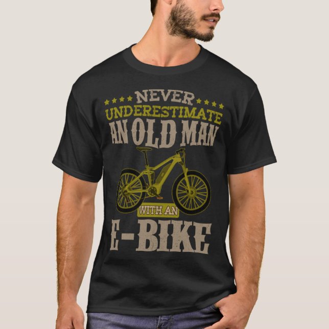 T-shirt Vélo Électrique Vieux Homme Avec Un Vélo E (Devant)