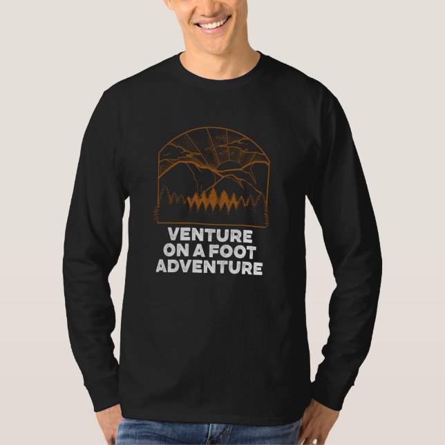 T-shirt Venture on a Foot Adventure Camping Hiking Camper  (Devant)