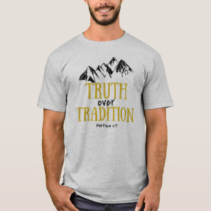 T-shirt Vérité au-dessus de chemise de tradition
