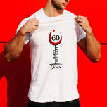 T-shirt Verre à vin rouge 60e anniversaire invité d'honneu<br><div class="desc">Verre de vin rouge 60e anniversaire Guest of Honor T-Shirt. T-shirt d'anniversaire avec verre abstrait au vin rouge,  nom,  âge et heureux texte d'anniversaire.</div>