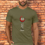 T-shirt Verre à vin rouge 60e anniversaire invité d'honneu<br><div class="desc">Verre de vin rouge 60e anniversaire Guest of Honor T-Shirt. T-shirt d'anniversaire avec verre abstrait avec vin rouge,  nom,  âge et heureux texte d'anniversaire en blanc.</div>
