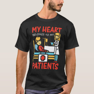 T-shirt Vêtements d'infirmière graphiques Mon cœur apparti