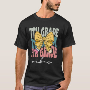 T-shirt Vibes de 7e année Groovy Coquette Nœud Mignon Reto