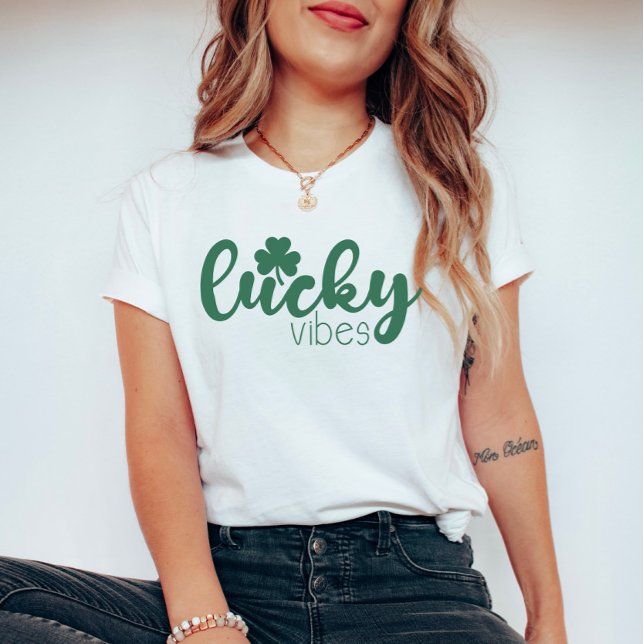 T-shirt Vibes Lucky de la Saint Patrick avec trèfle vert (Créateur téléchargé)