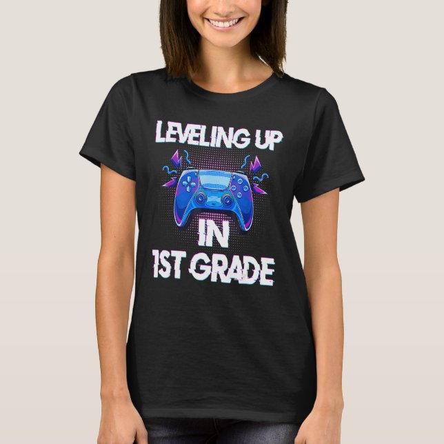 T-shirt Video Gaming students Leveling up in First Grade (Devant)
