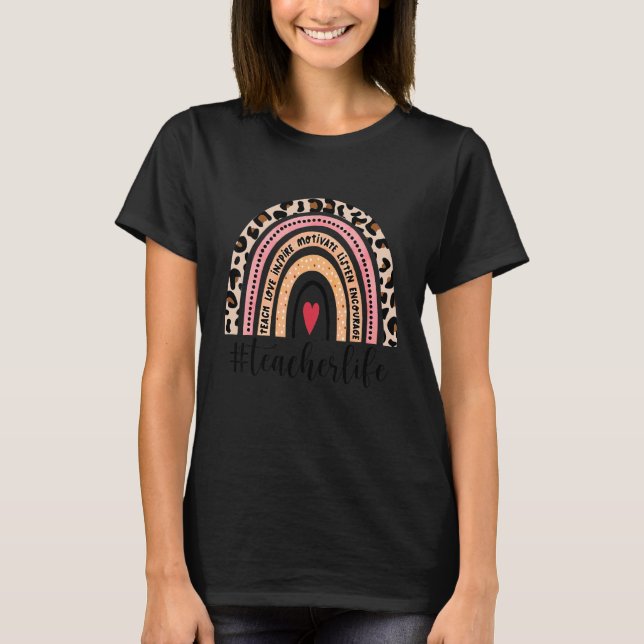 T-shirt Vie de l'enseignant Boho Leopard Rainbow Teach Lov (Devant)