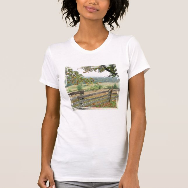 T-shirt Vieille clôture sur une ferme (Devant)