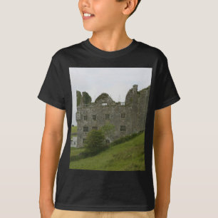 T-shirt Vieux château de bâtiment sur la colline verte