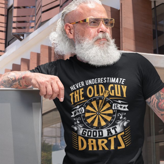T-shirt Vieux gars Bon aux fléchettes - Drôle Dart (Créateur téléchargé)