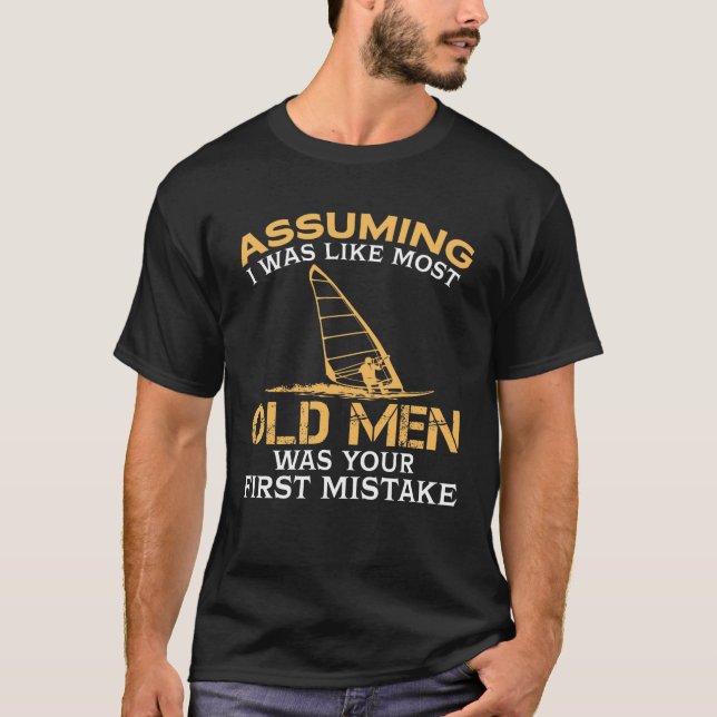 T-shirt Vieux hommes drôles qui aime faire de la planche à (Devant)