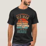 T-shirt Vintage Ne Sous-Estime Jamais Un Vieux Homme Avec<br><div class="desc">Vintage Ne jamais sous-estimer Un vieil homme avec un Ukulele apporte un sentiment de vintage avec un graphique ukulele qui attirera particulièrement les amateurs d'instruments de jeu. C'est un cadeau parfait, une tenue pour les hommes, des hommes âgés qui portent des fêtes, des rassemblements. Montrez votre passion pour la musique,...</div>