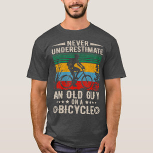 T-shirt Vintage Never Underestimate An Old Guy On A Bicycl