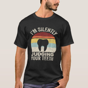 T-shirt Vintage Retro Je Juge Silencieusement Vos Dents De
