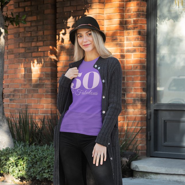 T-shirt Violet Clair Numéro 50 & Fabuleux (Minimalist 50 & Fabulous in Lavender Purple)