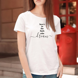 T-shirt Voici aux imbéciles qui rêvent de typographie chic