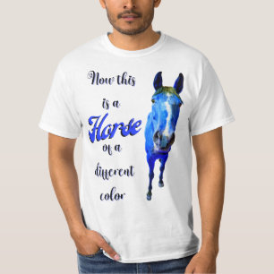 T-shirt Voici un cheval d'une couleur différente en bleu