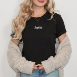 T-shirt Votre nom ou votre monogramme dans un script rétro<br><div class="desc">Cette chemise simple et élégante présente votre nom ou monogramme dans une typographie blanche,  tendance et rétro de scénario.</div>