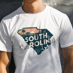 T-shirt Voyage Rétro Iconique Graphique de Caroline du Sud<br><div class="desc">Célébrez l'État du Palmier avec ce T-shirt graphique rétro de Caroline du Sud, icône du voyage. Doté d'un design d'inspiration vintage qui capture le charme unique et la beauté côtière de la Caroline du Sud, ce tee-shirt est parfait pour les voyageurs et les résidents. Fabriqué à partir de matériaux de...</div>