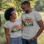 T-shirt Voyage sur la route familiale Vacances estivales M<br><div class="desc">Ce superbe coucher de soleil vintage sur les montagnes rocheuses dans la nature fait une image magnifique pour un ensemble de t-shirts customisés pour une réunion de famille, un voyage sur la route ou des vacances d'été. Commémorez votre semaine de vacances avec des tee - shirts assortis pour maman, papa,...</div>