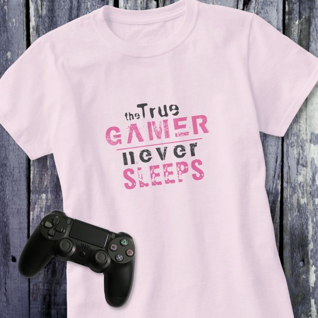 T-shirt Vrai Joueur ne dort jamais Typographie rose Gamer  (Créateur téléchargé)