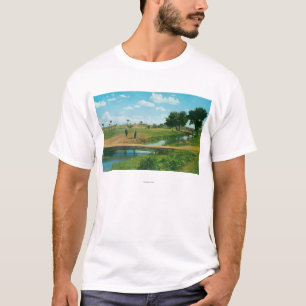 T-shirt Vue de golfeur frappant la boule