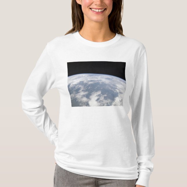 T-shirt Vue de la planète Terre depuis l'espace (Devant)