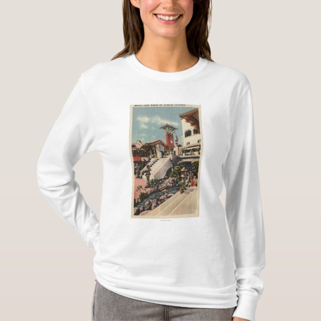 T-shirt Vue de l'auberge de mission et de la cour (Devant)