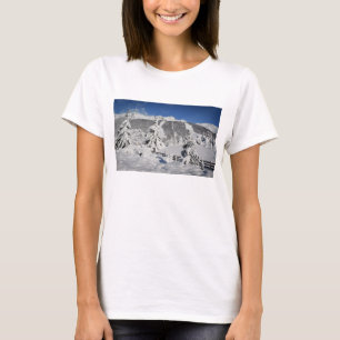 T-shirt Vue de station de sports d'hiver de Catedral dans