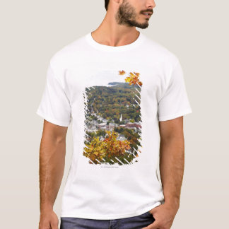 T-shirt Vue d'état de collines de Camden par des arbres