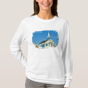 T-shirt Vue d'une église bleue et blanche dans la tribu dé