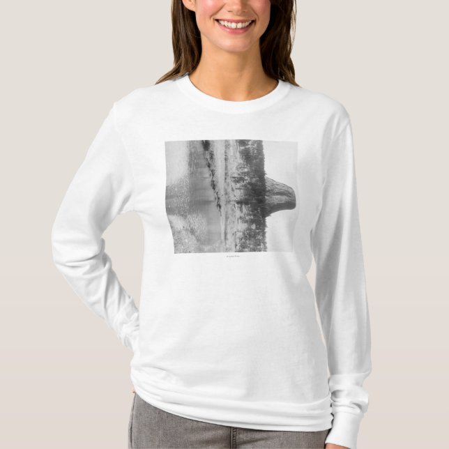 T-shirt Vue éloignée de la tour du diable avec de l'eau (Devant)