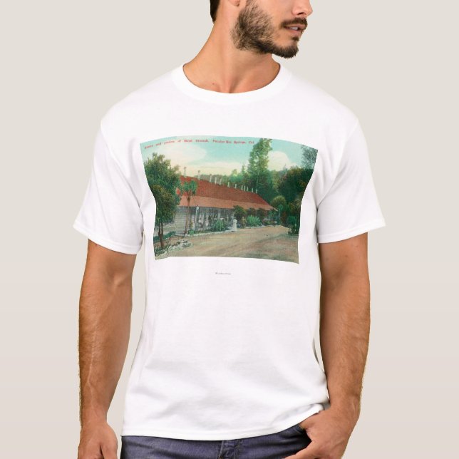 T-shirt Vue extérieure de l'annexe et des au sol d'hôtel (Devant)