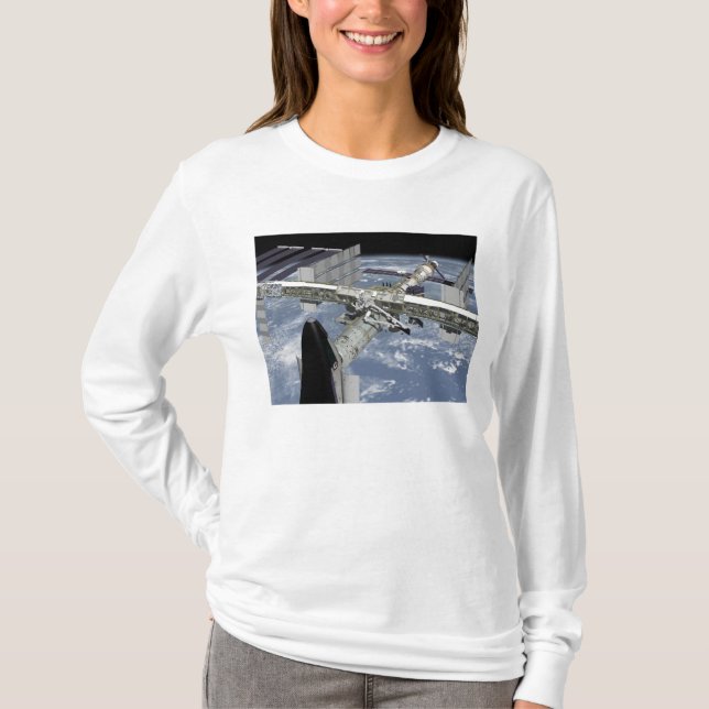 T-shirt Vue rapprochée de la navette amarrée (Devant)