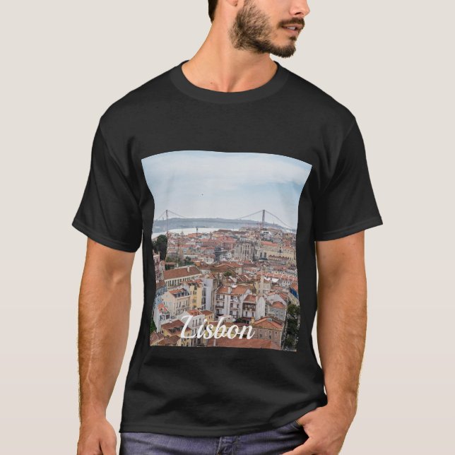 T-shirt Vue sur la vieille ville de Lisbonne et le pont du (Devant)