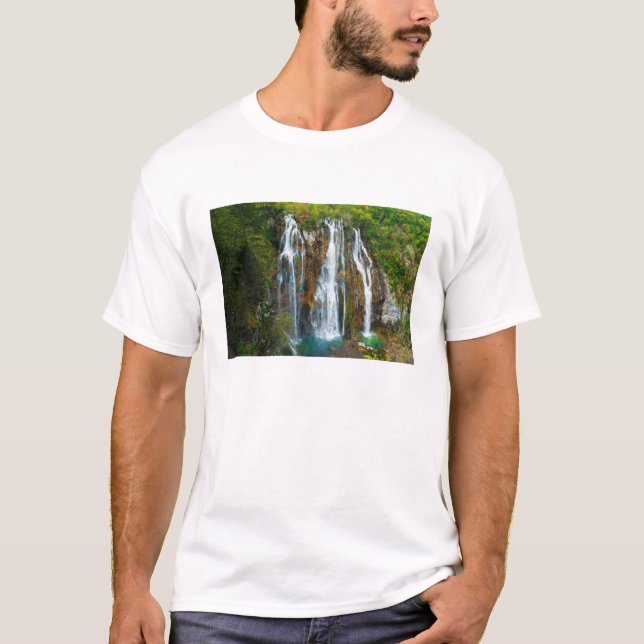 T-shirt Vue surélevée d'une cascade, Croatie (Devant)