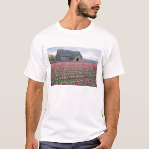 T-shirt WA, vallée de Skagit, champ de tulipes et grange