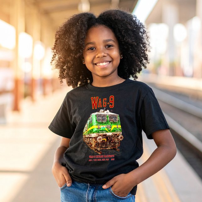 T-shirt WAG-9 Locomotive. Train de marchandises des chemin (WAG-9 Locomotive. Indian Railways freight train. Girl Basic T-Shirt)