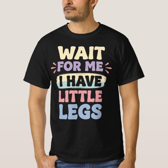 T-shirt Wait For Me I Have Little Legs Funny Relatable  (Devant)
