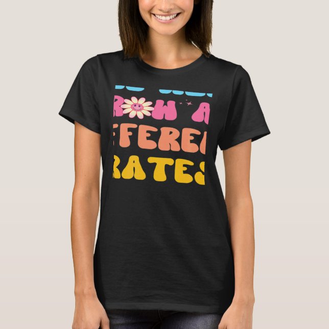 T-shirt We All Grow At Different Rates SPED Teacher Groovy (Devant)