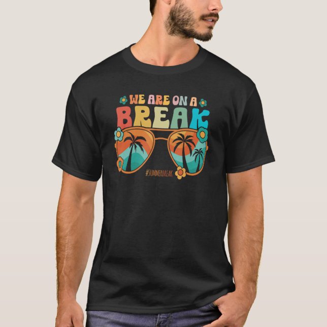 T-shirt We Are On A Break Teacher Summer Break Vacation He (Devant)