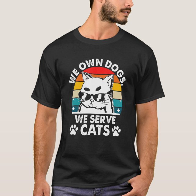 T-shirt We Own Dogs We Serve Cats Funny Cat Mom Humor Cat  (Devant)
