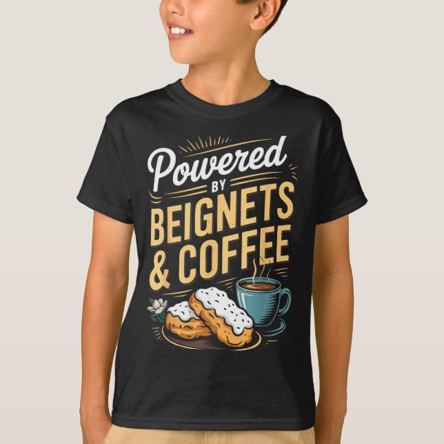 T-shirt Wered By Beignets And Coffee Funny New Orleans Quo (Devant)