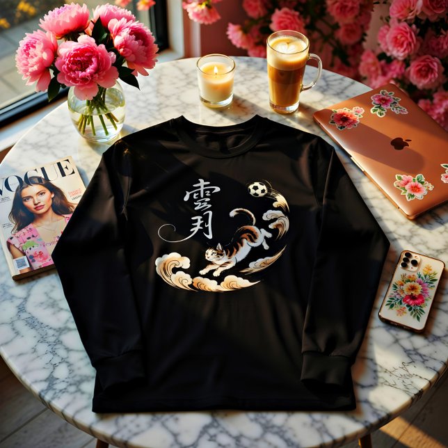 T-shirt Whimsical Soccer Cat - Playful & Stylish for Women (Créateur téléchargé)