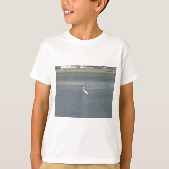 T-shirt White Bird on Grey Sand Beach Art Imprimer (Devant)
