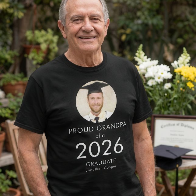 T-shirt White Text Photo Proud Grandpa of 2026 Graduate (Créateur téléchargé)