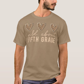T-shirt Wild about 5th Grade Teacher Leopard Hearts Back t