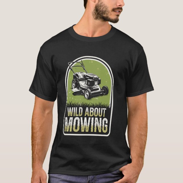 T-shirt Wild About Mowing Funny Lawn Mowing Lawn Mower (Devant)